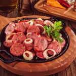 Calabresa Acebolada
