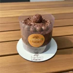 BOLO DE BRIGADEIRO NO ACETATO.