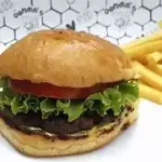 Burger XL Simple c/queso + Fritas