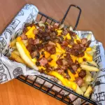 BATATA CHEDDAR E BACON