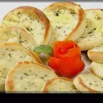 Esfiha de palmito com alho poró