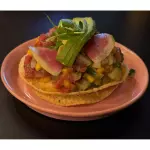 Tostada Atún con mango