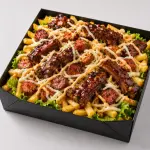 Salchipapa con Costillitas BBQ