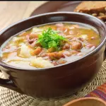 Feijão, legumes e carne