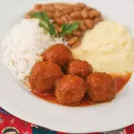ALMONDEGAS DE CARNE COM PURÊ HUMM