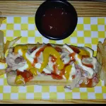 HOT-DOG CON QUESO OAXACA Y TOCINO