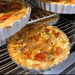 Quiche de queijo de cabra e tomatinhos