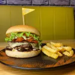 BURGER  STREET & PAPAS