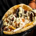 Arepa rellena de Chicharron