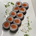 Hossomaki Salmão • 10 peças