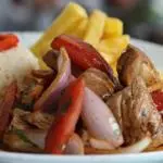 saltado de pollo montado