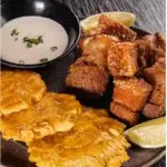 Patacones con chicharron