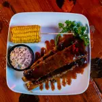 Costillas con acompañamiento