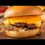 BURGER BACANEIROS + FRITAS