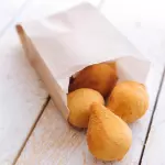 10 Mini coxinha de queijo