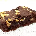 BROWNIE Triplo Chocolate com Nozes