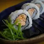 URAMAKI GRELHADO - (10 UNIDADES)