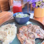 Pollo en salsa de champis