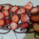 Chocolate preto com morango