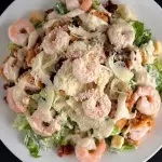 Ensalada César Pollo y Camarones