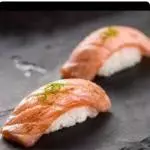 NIGUIRI MAÇARICADO SALMÃO