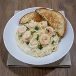 ESPAGUETI ALFREDO CON CAMARONES