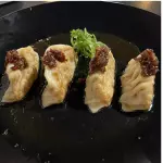 GYOZAS CON SALSA PONZU Y CHILI OIL