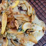 Focaccia Pêra, gorgonzola e nozes