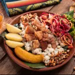 Mote con chicharrón