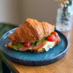 Croissant recheado salame