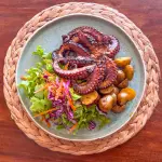 Pulpo anticuchero a la parilla