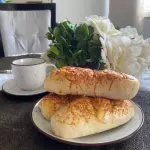 Pan arequipe con queso