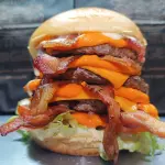 TRIPLO CHEDDAR BACON