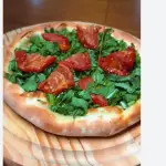 Esfiha de alho poró, tomate seco rúc(copy)