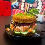 Burguer salmão cru
