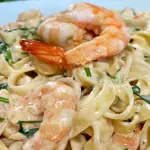 Spaghetti con crema  y langostinos