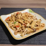 PUERCO SALTEADO CON HONGO MIXTO杂菇炒肉片