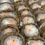 Porção de carioca de salmão