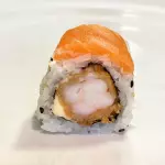 Uramaki camarão com salmão (8un)