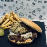 Queso Piña burger