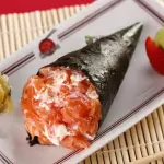 935. Temaki de Salmão