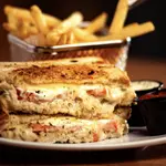 SANDWICH POLLO Y QUESO
