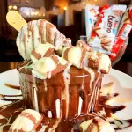 GRAND GATEAU Kinder Bueno