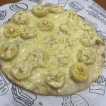 Mini Pizza de Banana c/ queijo
