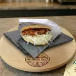 Arepa Mechada Con Queso