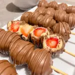 Espetinho Bombom de morango