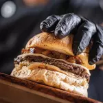 SANTA BURGUESA