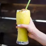 Jugo de parchita con hierbabuena