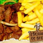 Frango a passarinha com fritas