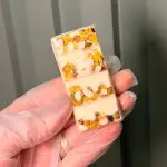 CHOCOLATE BRANCO COM PISTACHE